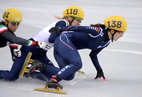 13일(한국 시간) 쇼트트랙 여자 500m 종목 결승전에 나선 박승희가 상대선수의 반칙으로 넘어지고 있다. 사진=뉴스1 