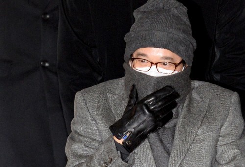 수백억원대 비자금을 조성한 혐의를 받고 있는 이재현 CJ그룹 회장이 14일 오후 1심 선고공판에 출석하기 위해 서울 서초동 서울중앙지방법원에 들어서고 있다. 사진=뉴스1
