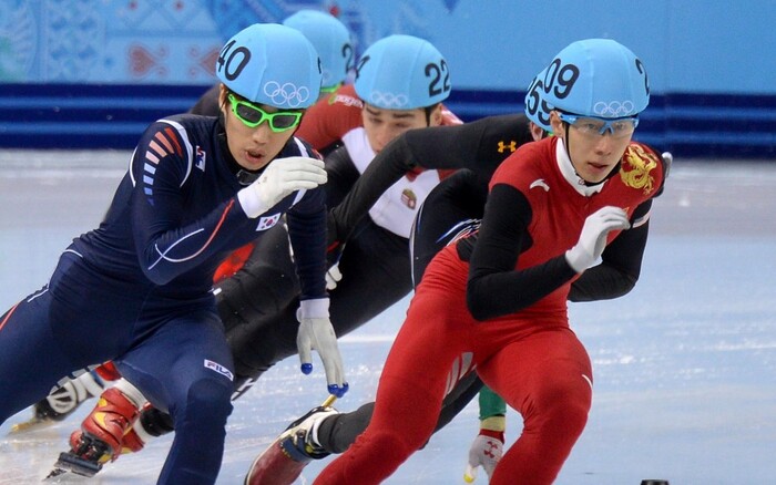 한국 남자 쇼트트랙 대표팀 이한빈이 15일(한국시간) 러시아 소치 해안 클러스터 아이스버그 스케이팅 팔라스 경기장에서 열린 남자 개인 1,000m 준준결승 경기에서 역주하고 있다 . 사진=뉴스1