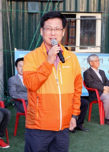 개회식에서 축사를 전하는 최성 고양시장.