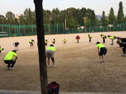 국내 최초로 창단을 준비중인 한스타 여자 연예인 야구단(감독:양승호)이 14일 서울 강남의 한 중학교에서 두번째 단체연습을 실시했다.(최재식 인턴기자)