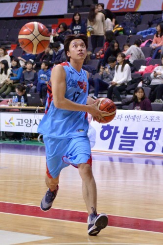 기막힌 타이밍으로 1초 후가 궁금한 예체능 정재형의 사진이 찍혔다. (김효진 인턴기자)